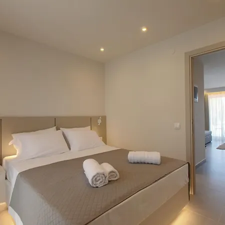 Kaela Pool Apartament *