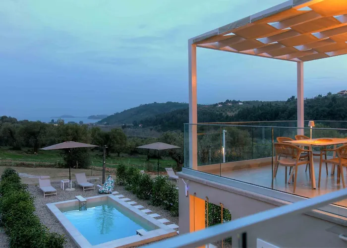 Kaela Pool Apartment *